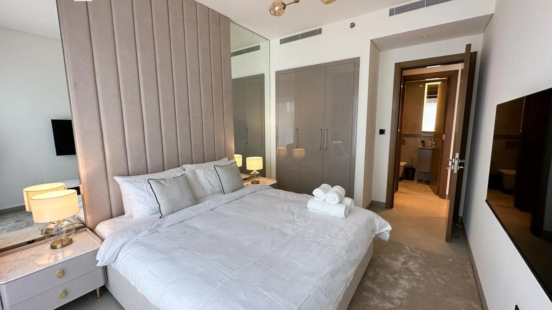 Sobha Hartland Waves - 1 Br Apartment Dubai